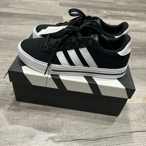 BNWT Adidas Daily 4.0